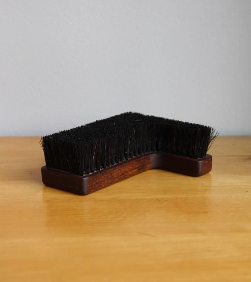 Carl Auböck III, 1960s, Alphabetical 'L' Shaped Walnut Clothes Brush For Sale 3