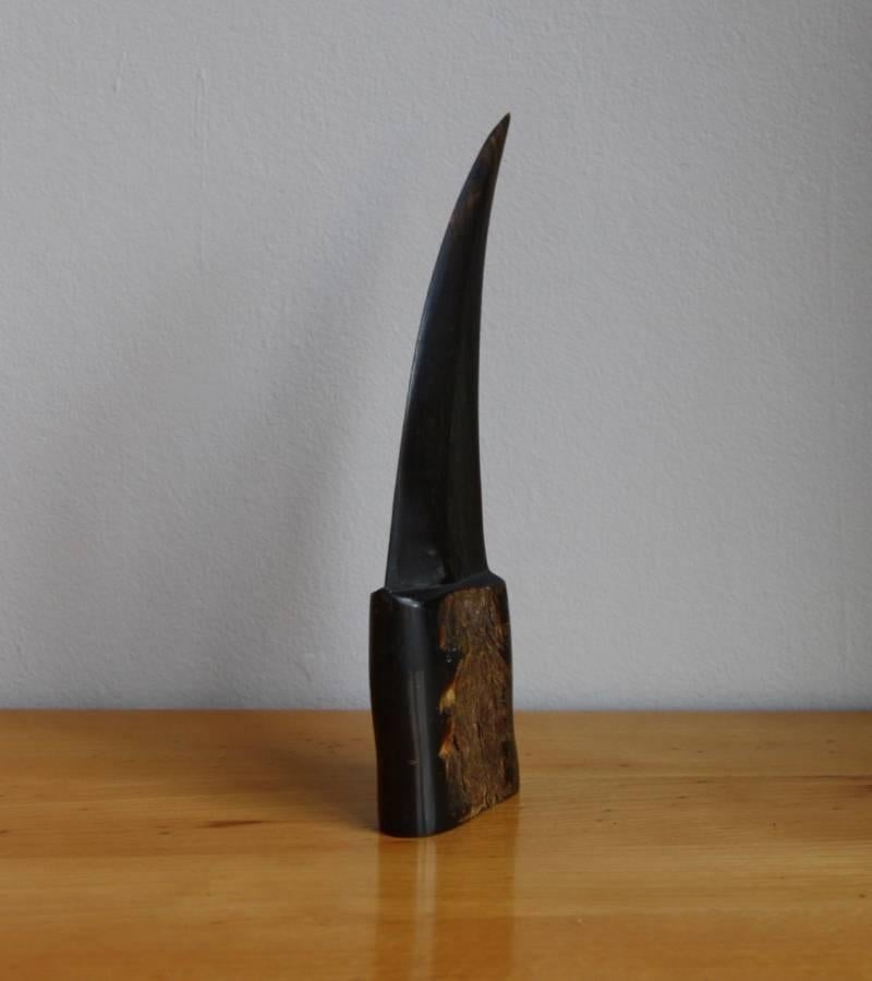 Vintage letter opener designed and made by the Auböck Werkstatte, Vienna, circa 1950. Completely made out of horn, it is a very sculptural object in very good vintage conditions.