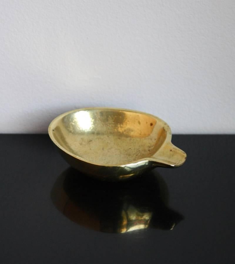 A vintage ashtray in polished brass designed and made by the Workshop, Vienna, circa 1950. Marked with the manufacturer stamp on the underside, the piece is in overall very good condition.

 