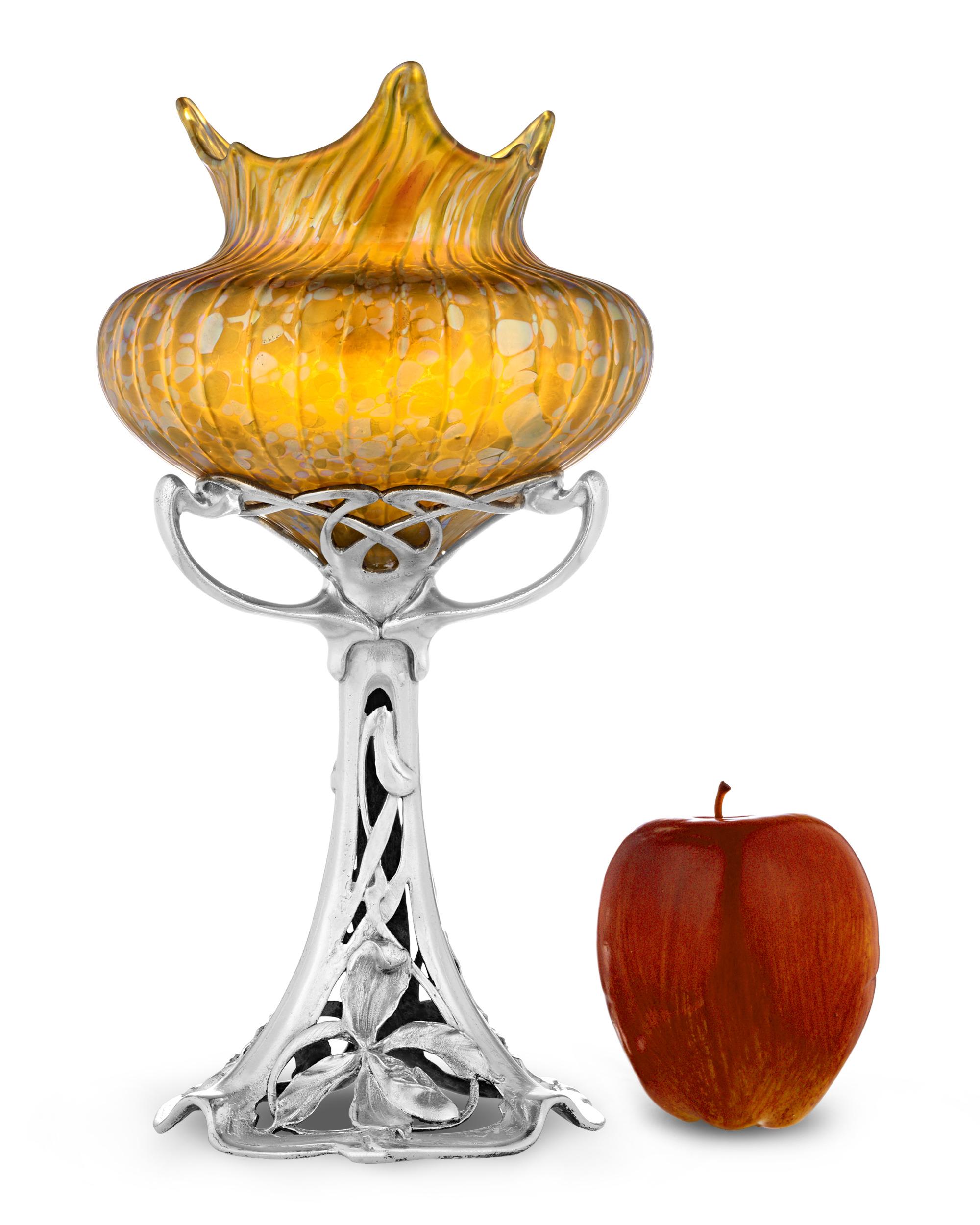 Loetz Phaenomen Genre Vase on a Floral Base In Good Condition For Sale In New Orleans, LA