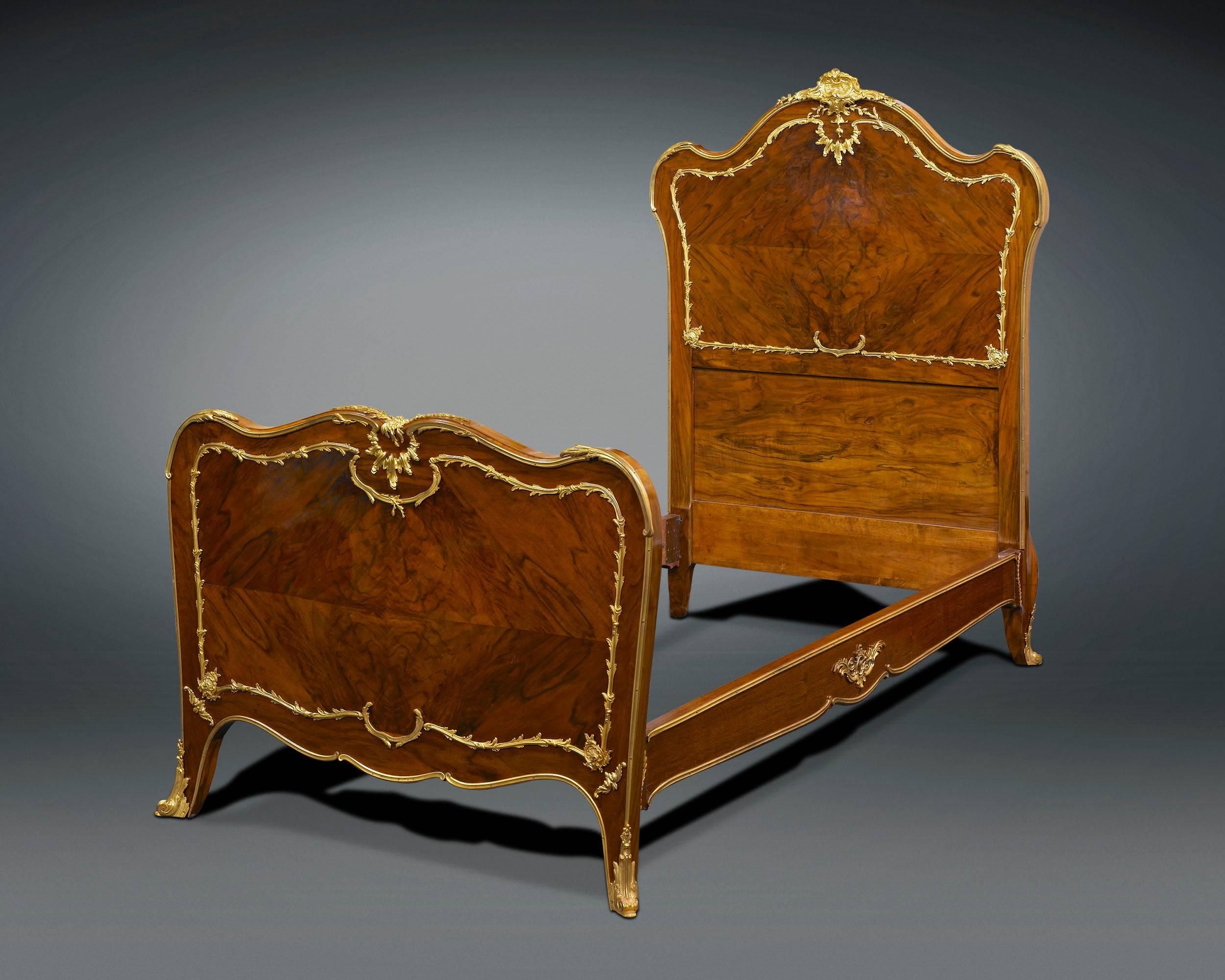 Rococo Style Pair of Twin Beds In Excellent Condition For Sale In New Orleans, LA