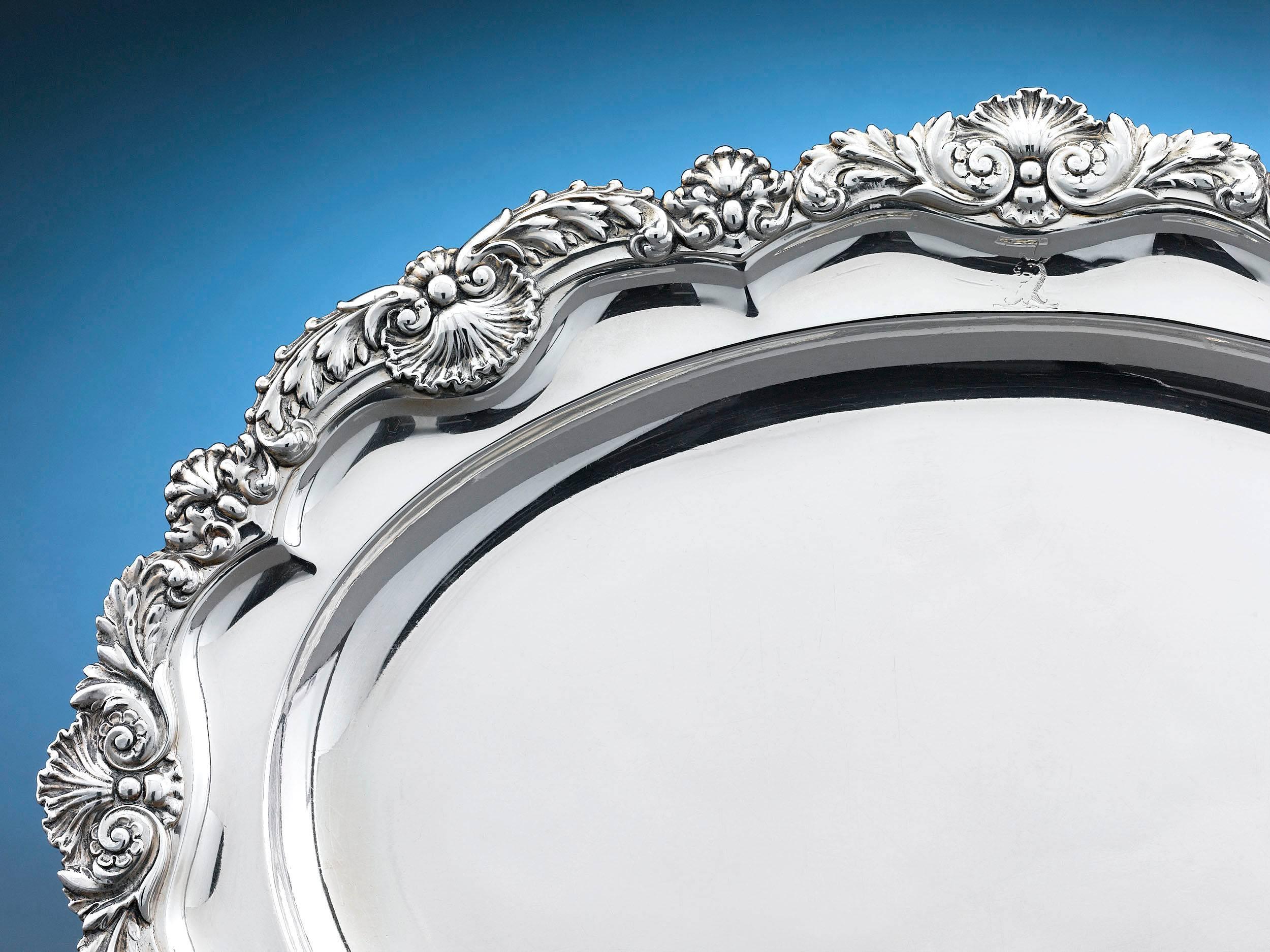 This exquisite Regency silver meat dish by master silversmith Paul Storr is a work of sublime beauty. Magnificently detailed with scrolling acanthus and shell accents, bordering the scalloped rim, this dish is a wonderful example of the English