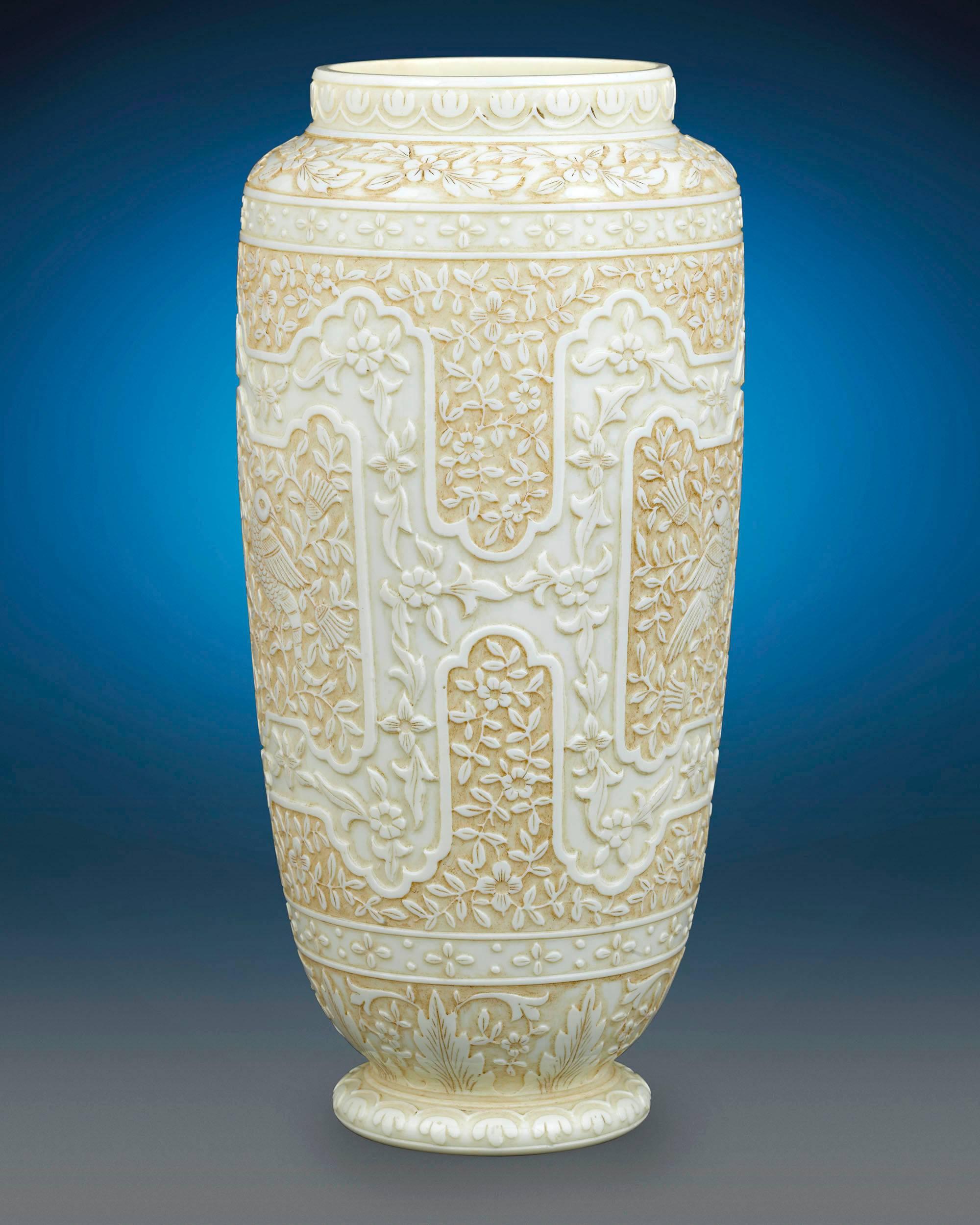 Vasen aus Kamee-Glas von Webb  (Sonstiges) im Angebot