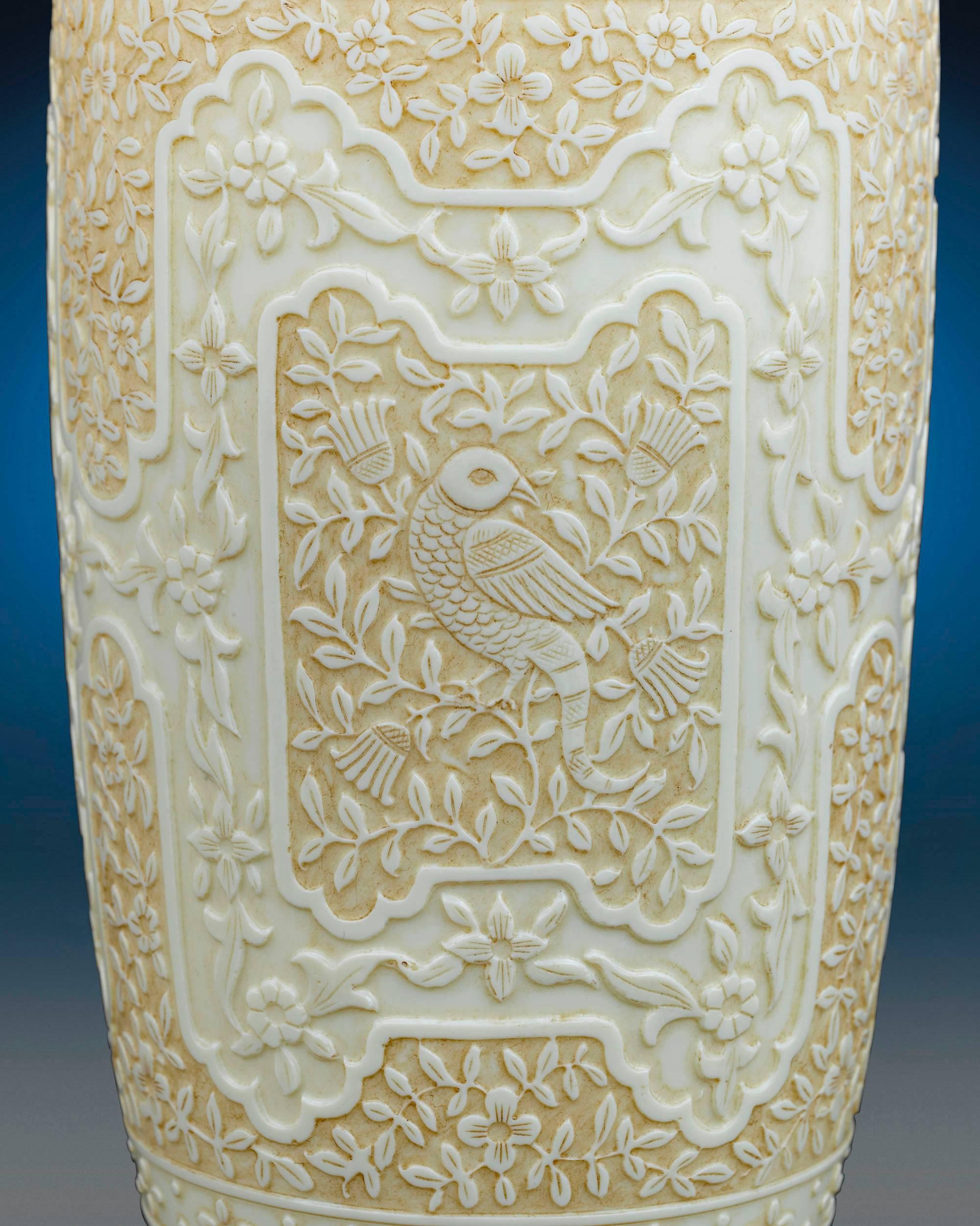 Vasen aus Kamee-Glas von Webb  im Zustand „Hervorragend“ im Angebot in New Orleans, LA