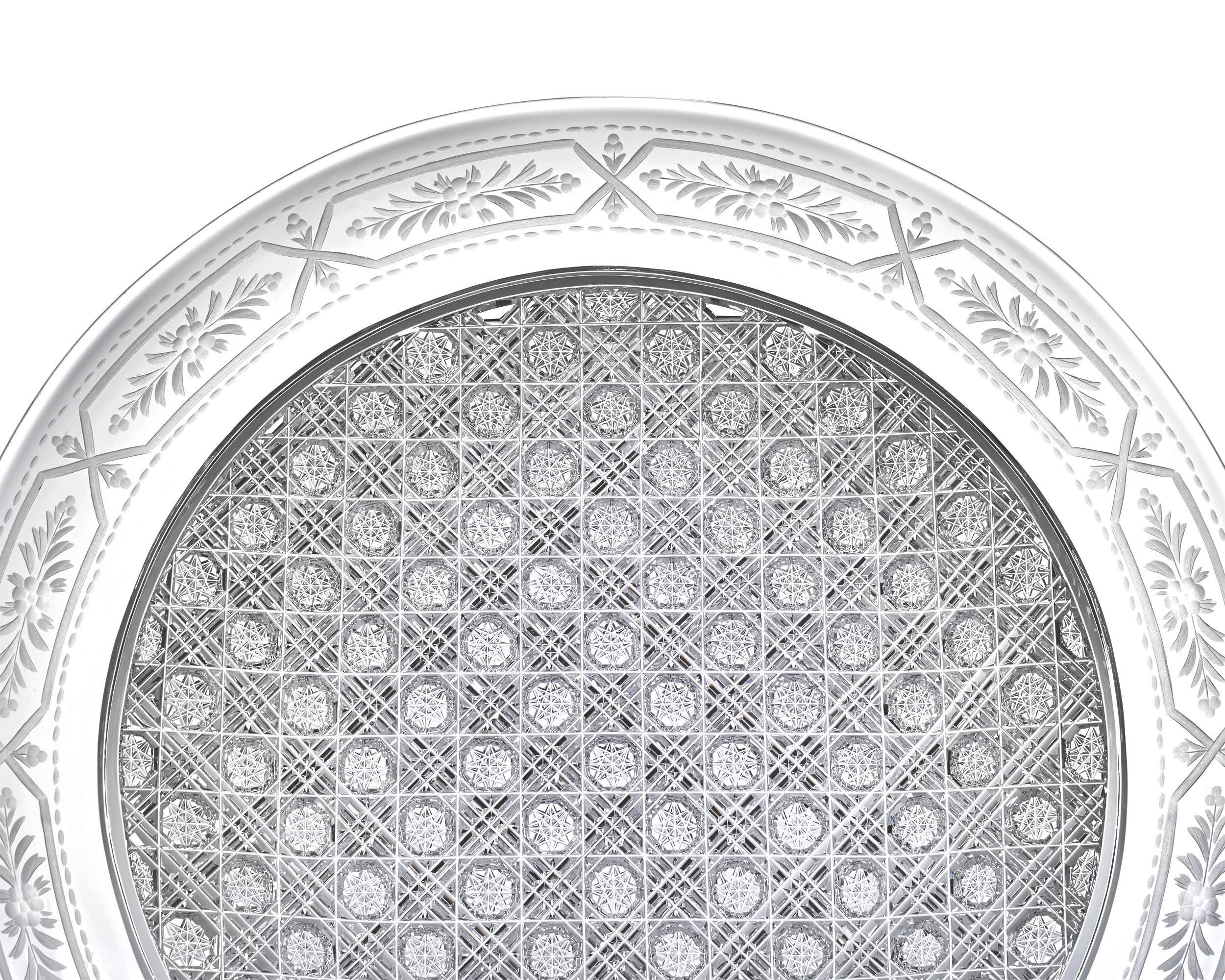 Deep and intricate cutting distinguish this exceptional American Brilliant Period cut-glass plate by Sinclaire. Known as Lace Hobnail and Engraving, this pattern features a richly detailed network of hobnails so delicate in its execution that it