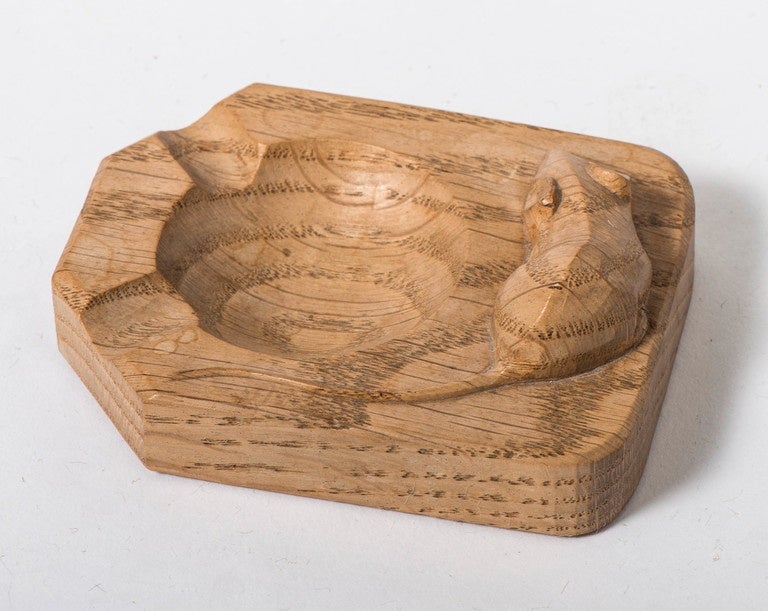 Robert Mouseman Thompson carved oak ashtray, England circa 1970 In Excellent Condition In Macclesfield, Cheshire