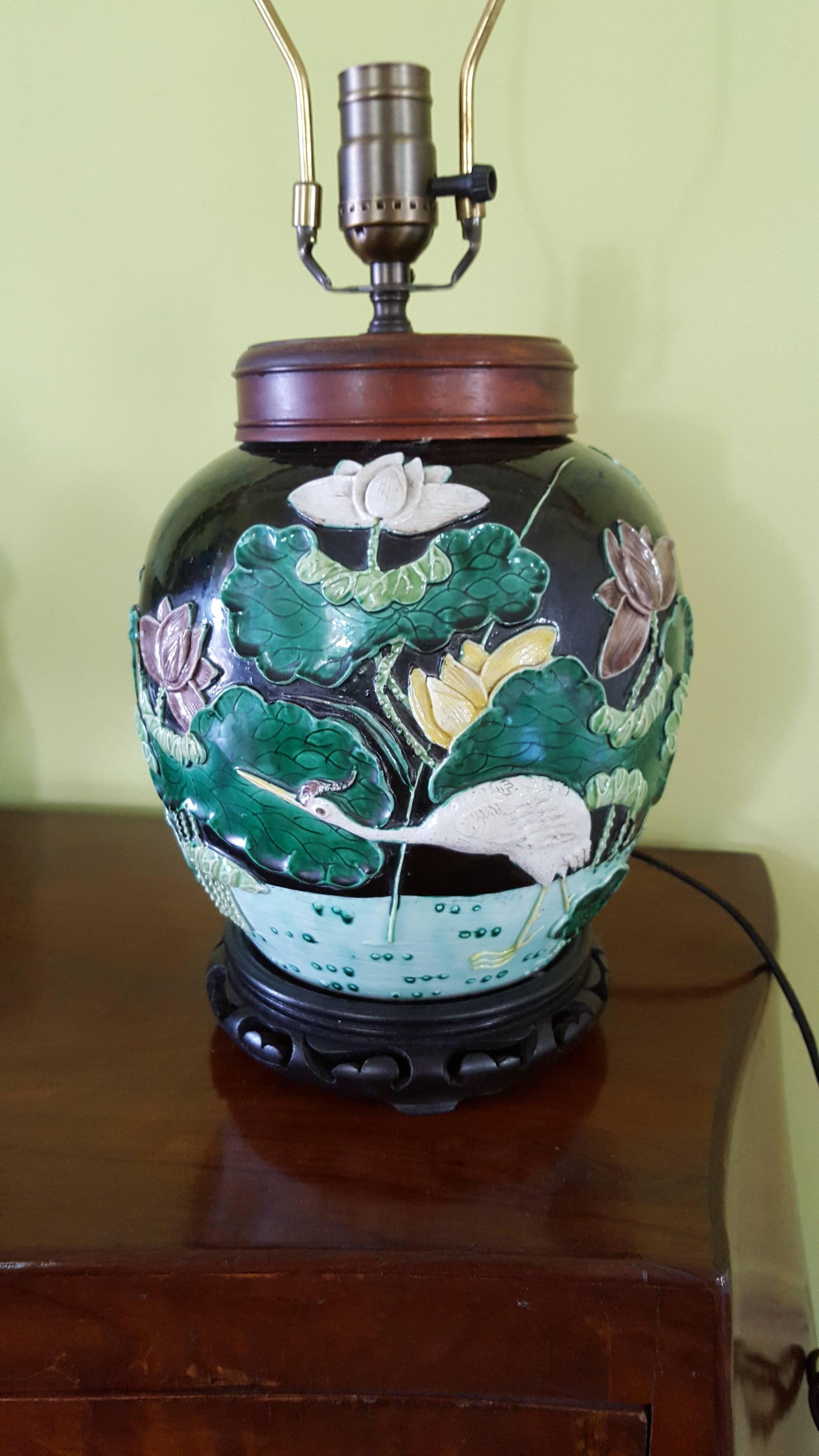 Rare Pair of 19th Century Chinese Porcelain Lotus Blossom Lamps In Good Condition For Sale In Middleburg, VA
