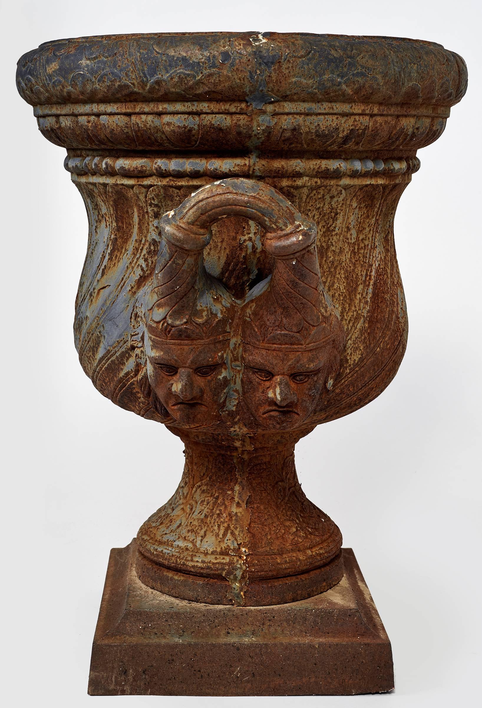 Other 19th Century Pair of Iron Garden Urns For Sale