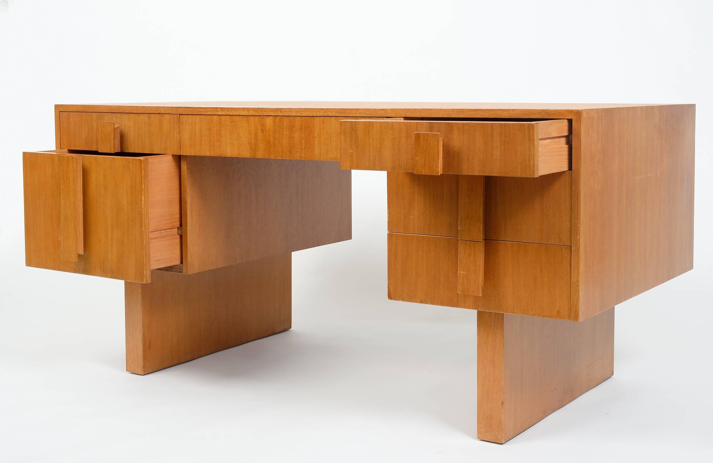 Rare and Documented circa 1953 Vladimir Kagan Desk In Good Condition In New Rochelle, NY