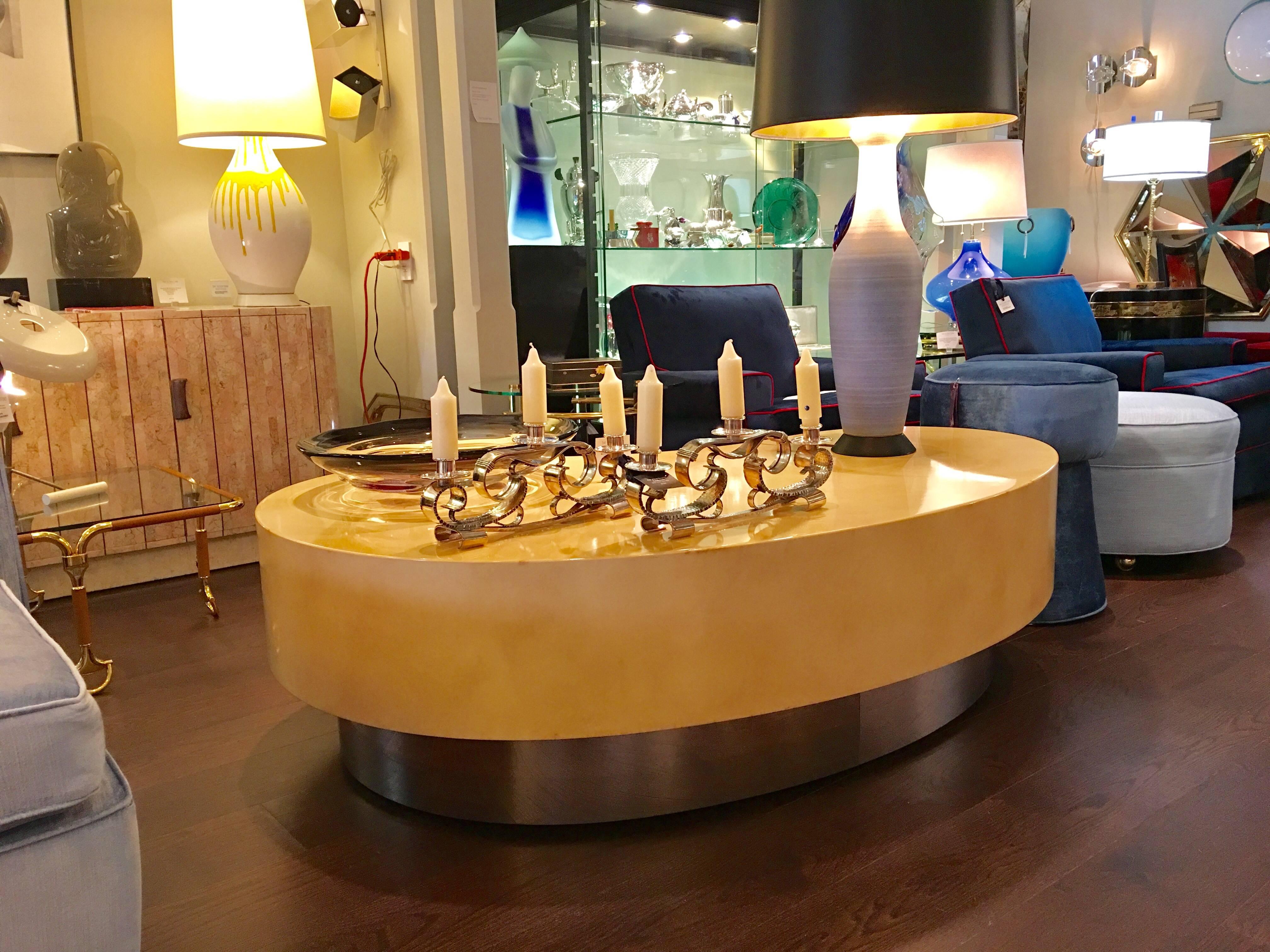 Kidney Shaped Biomorphic Coffee or Cocktail Table after Springer In Good Condition For Sale In Palm Beach, FL