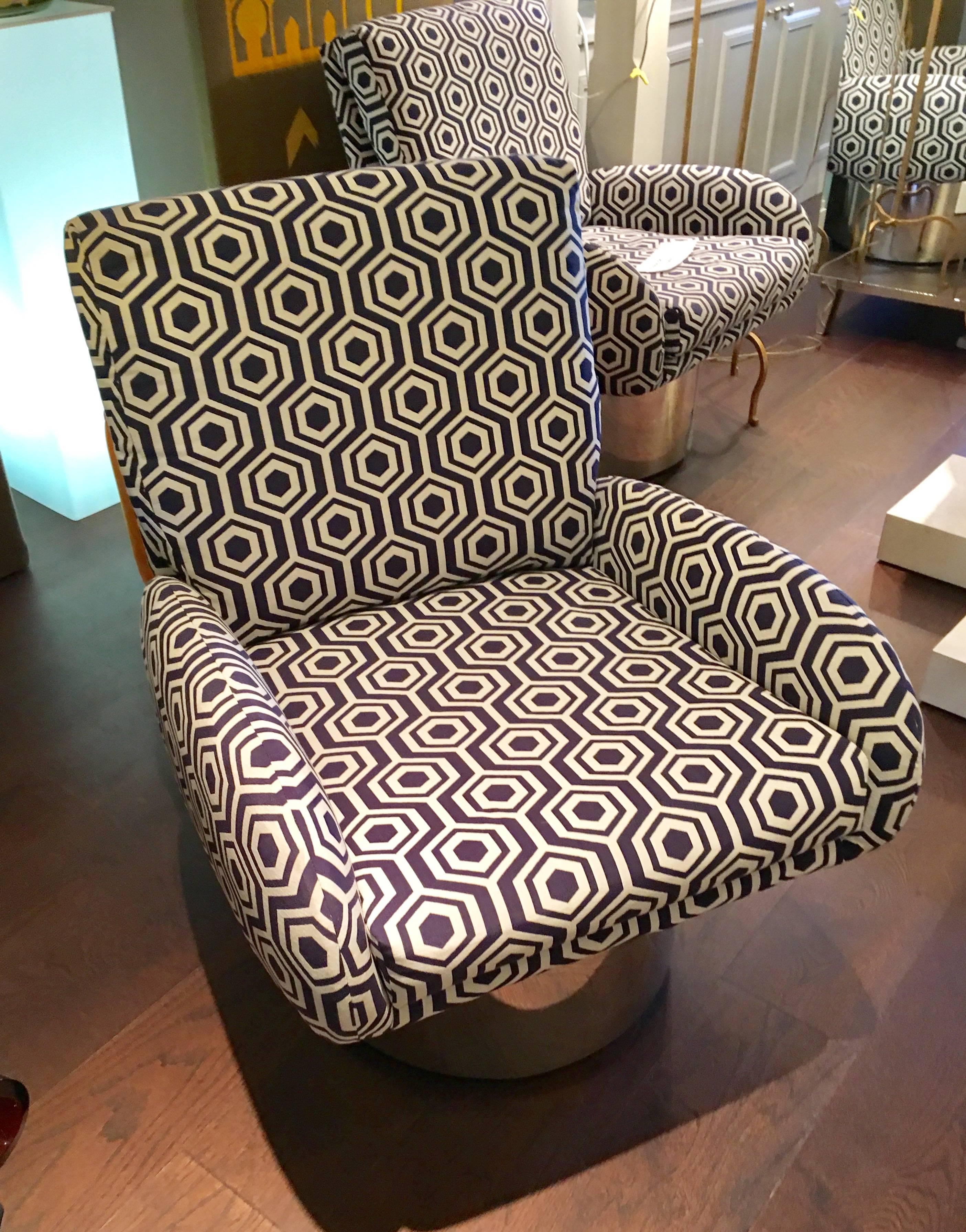 Mid-Century Modern Pair of Swivel Chairs Attributed to Milo Baughman For Sale