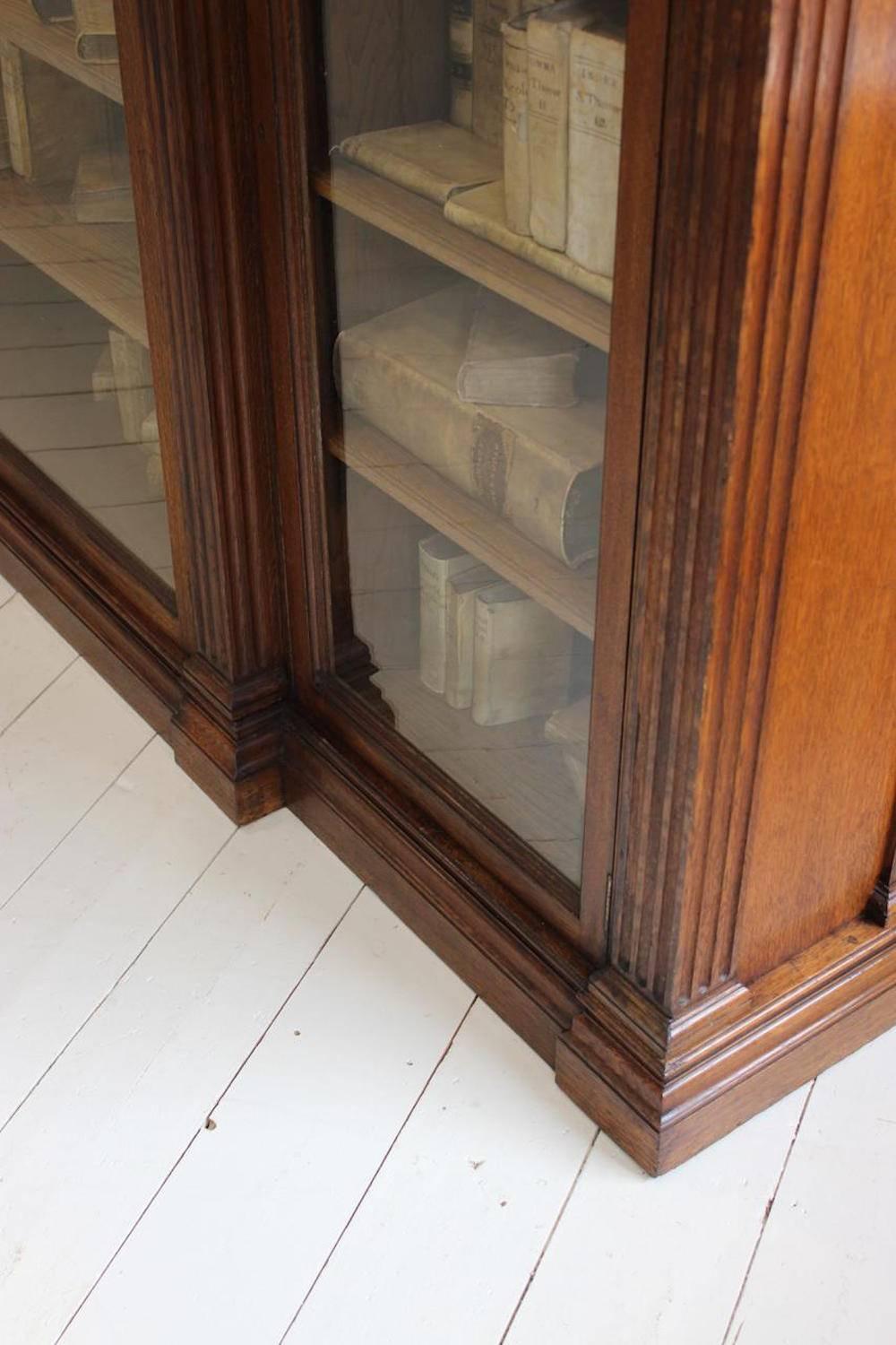 19th Century Howard & Sons Oak Bookcase In Excellent Condition In Gloucestershire, GB