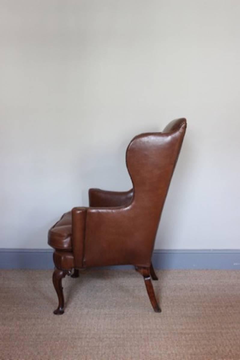 Rare Queen Anne Walnut Wing Chair In Excellent Condition In Gloucestershire, GB