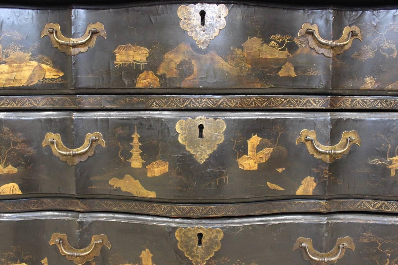 Rare Mid-18th Century Chinese-Export Serpentine Lacquer Commode 6