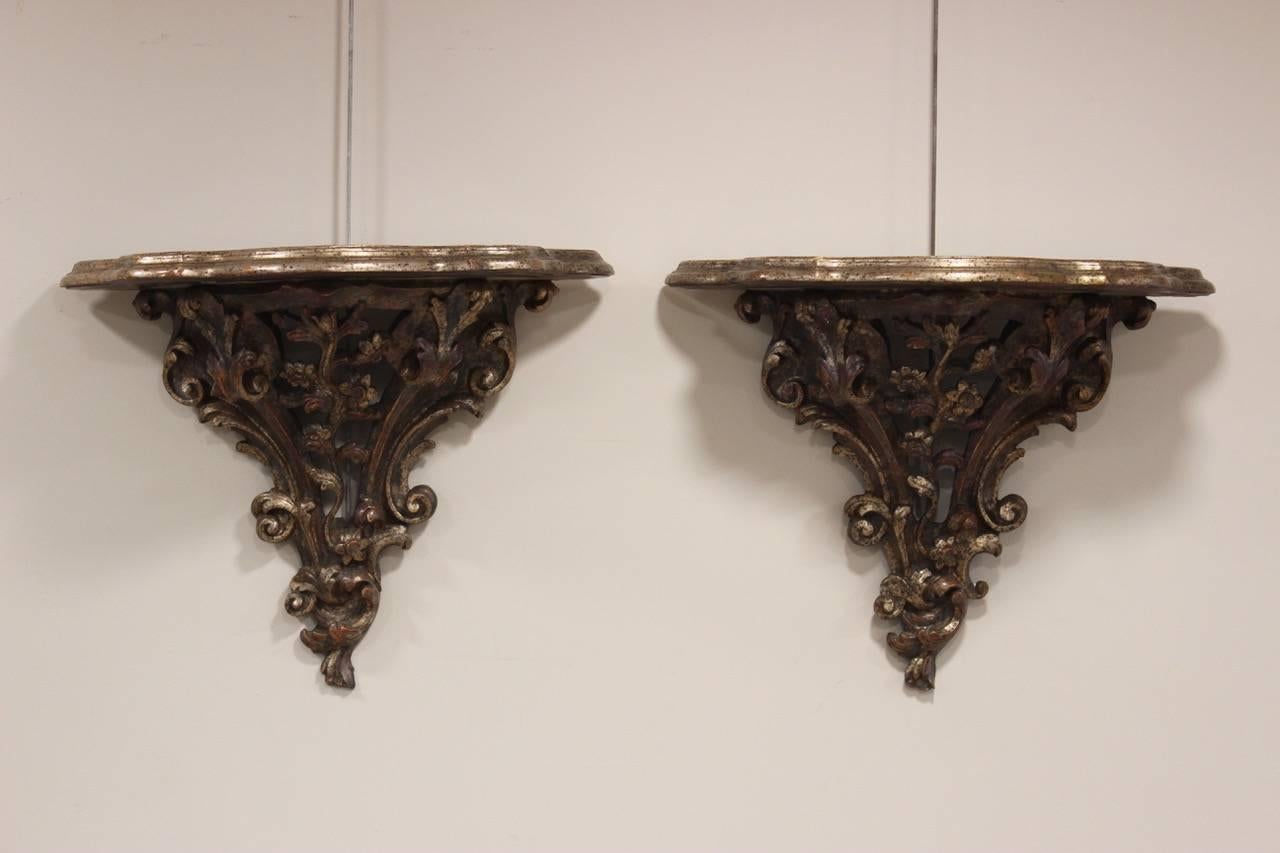 Italian Pair of Carved Wall Brackets, circa 1920s For Sale