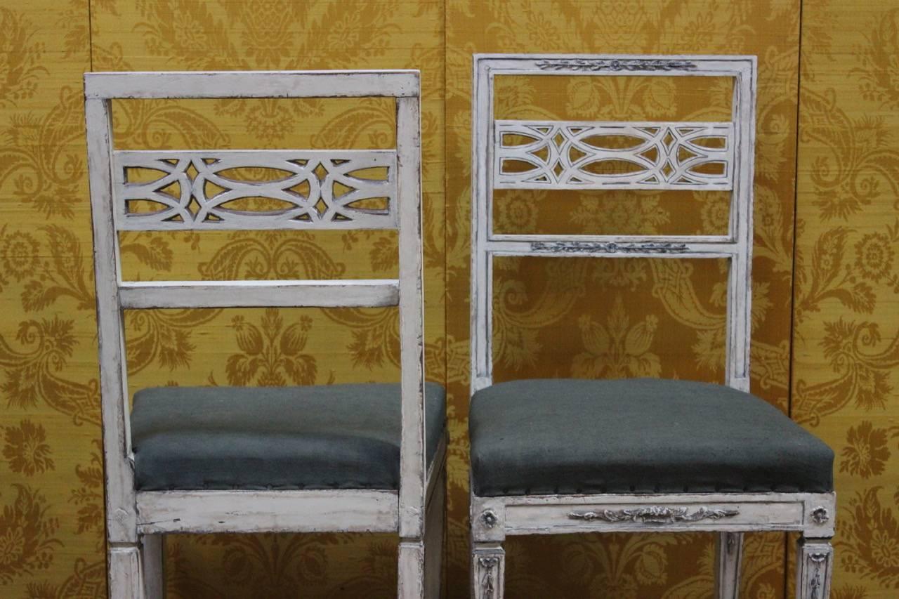 Wood Fine Pair of Early C19th Neoclassical Painted Chairs