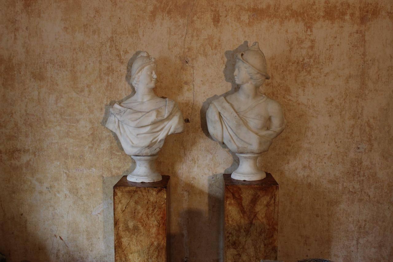 Hand-Carved Fine Pair of 18th Century Italian Marble Busts