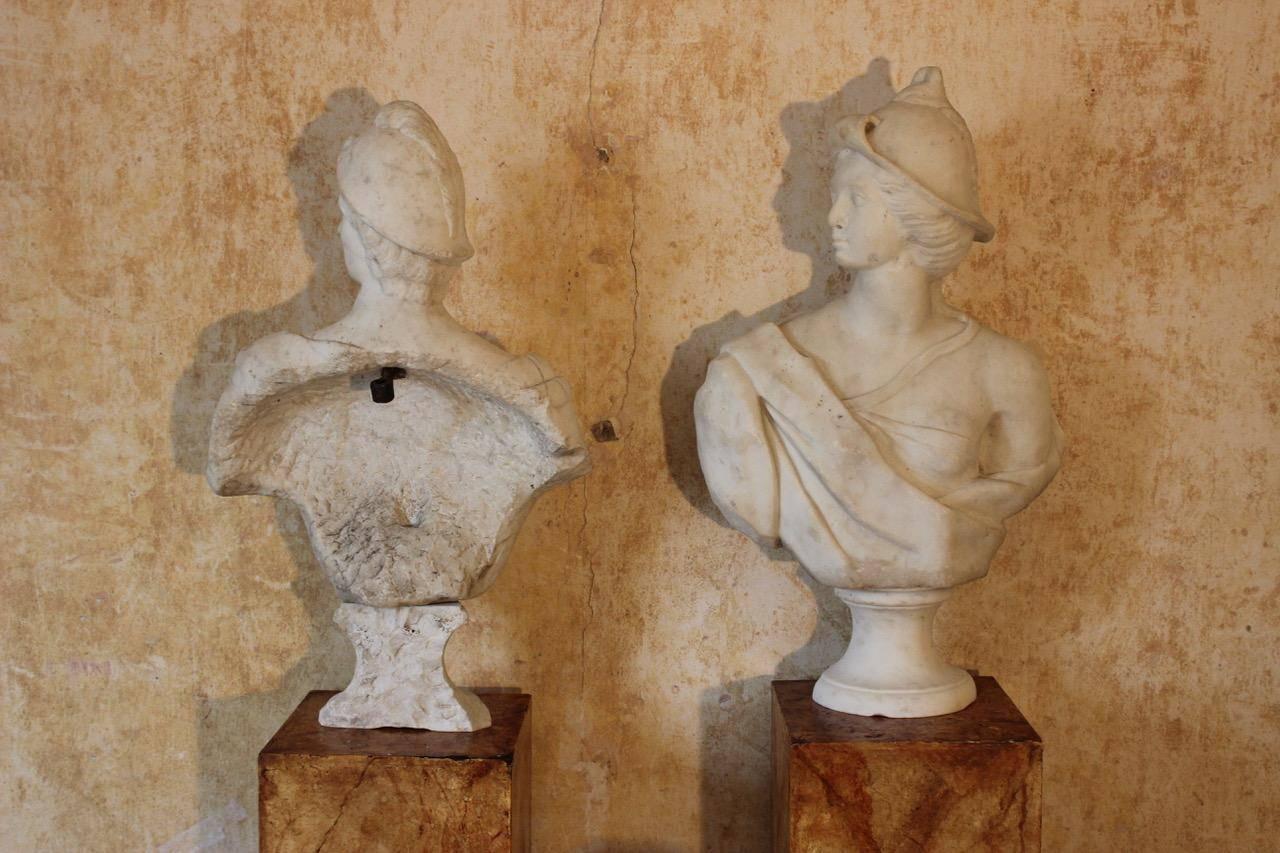 18th Century and Earlier Fine Pair of 18th Century Italian Marble Busts