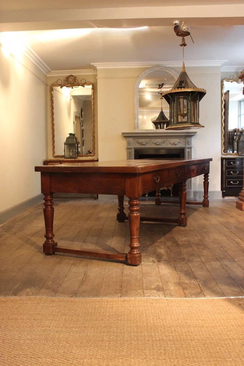 A wonderful and of rare large proportions Lyonnaise walnut serving table with four drawers and original handles, that would make a statement in most settings. 

Measure: Knee height 60cm.
 