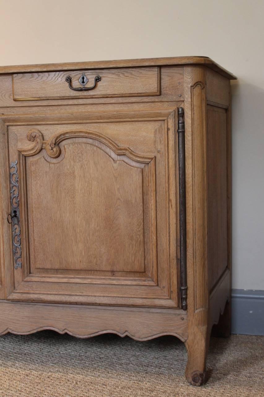 Late 18th Century French Oak Buffet In Good Condition In Gloucestershire, GB
