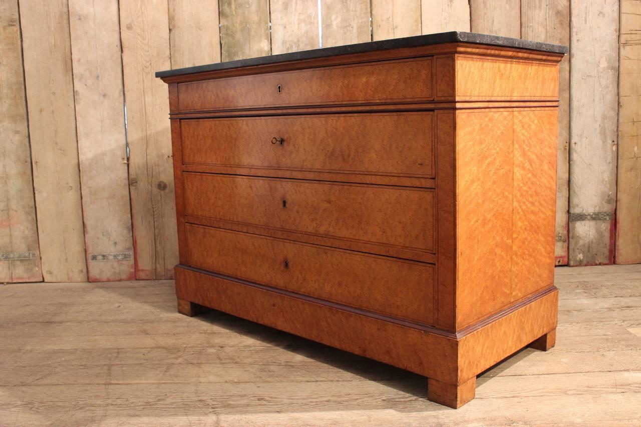 Early 19th Century French Charles X Bird's-Eye Maple Commode In Good Condition In Gloucestershire, GB