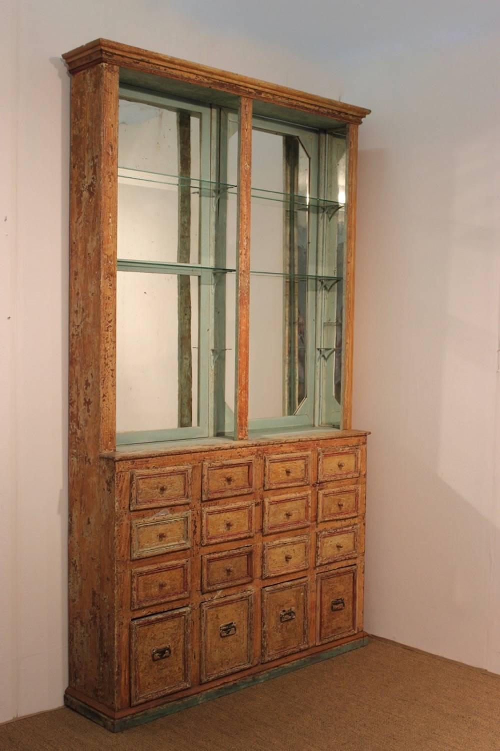 Pair of Spanish 19th Century Bookcases or Display Cabinets with Original Paint In Good Condition For Sale In Gloucestershire, GB