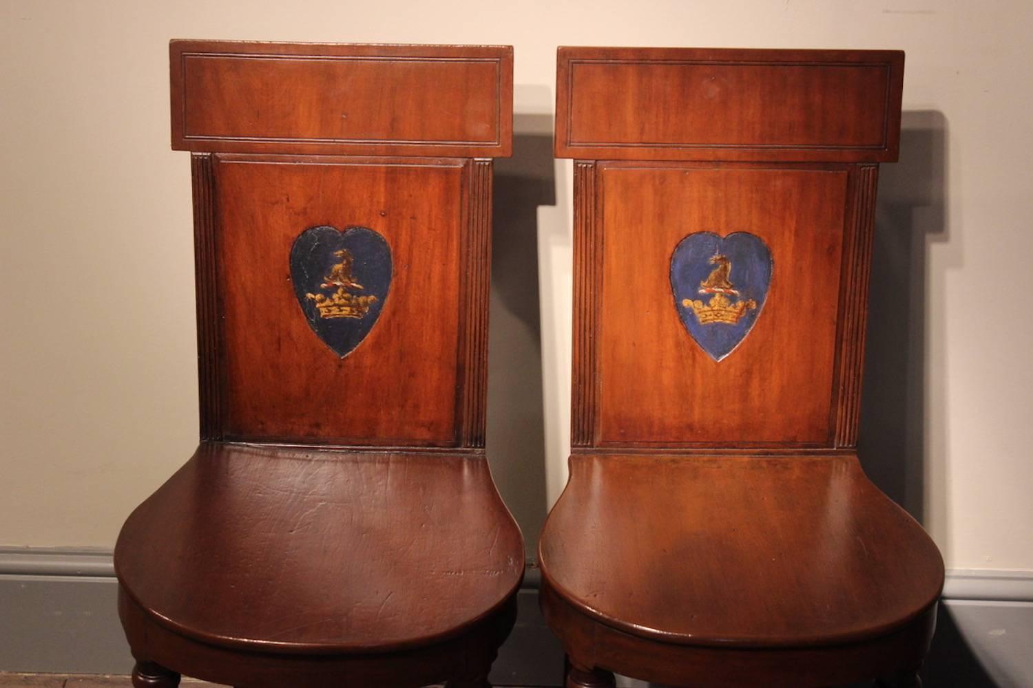Pair of Regency Mahogany Hall Chairs, circa 1810 In Good Condition In Gloucestershire, GB