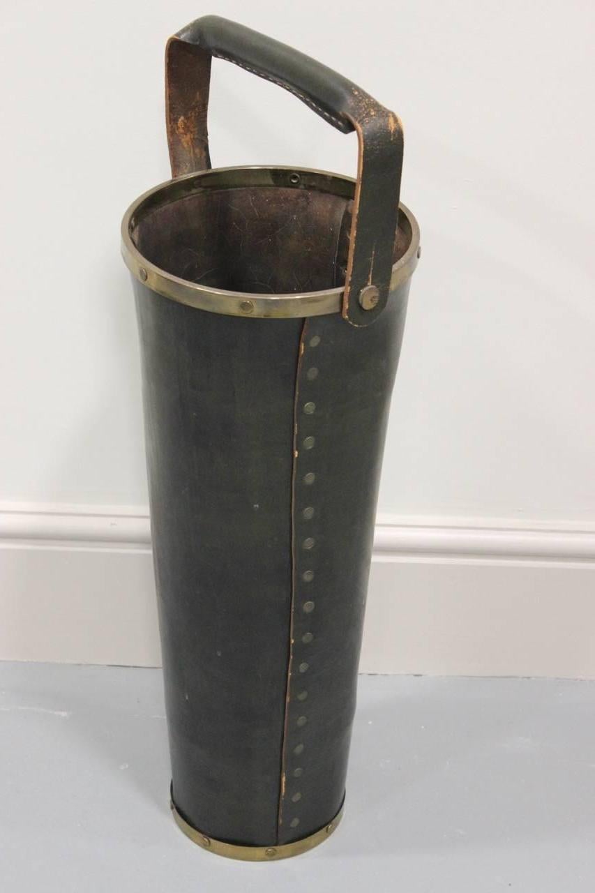 Stylish Valenti Leather and Gilt Brass Umbrella Stand In Good Condition In Gloucestershire, GB