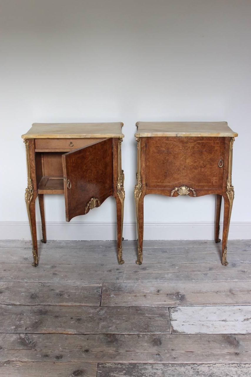 A fine quality pair of circa 1940s Italian bedside tables in amboyna, with gilt bronze mounts and shaped siena marble tops, the interiors fitted with a single drawer