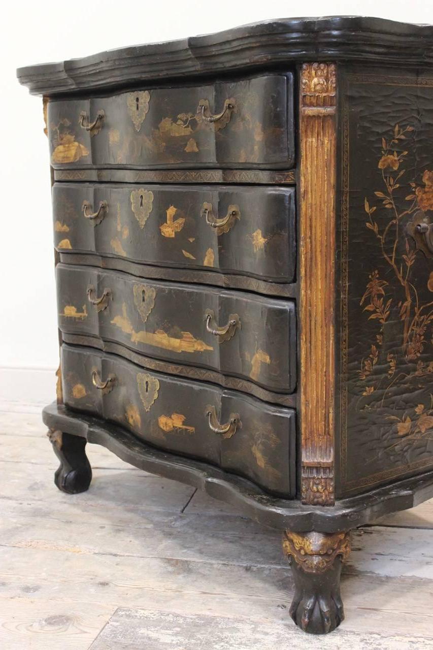 Rare Mid-18th Century Chinese-Export Serpentine Lacquer Commode 1