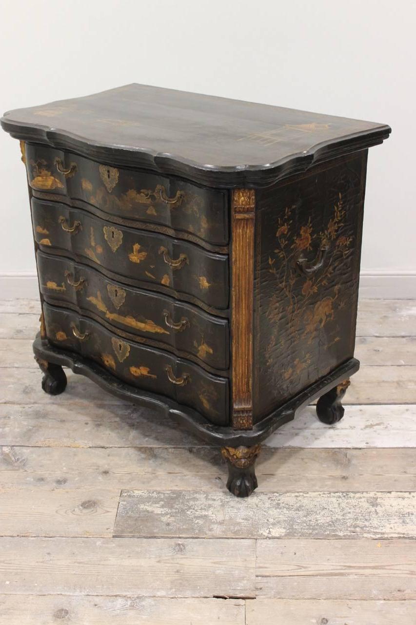 Rare Mid-18th Century Chinese-Export Serpentine Lacquer Commode 2