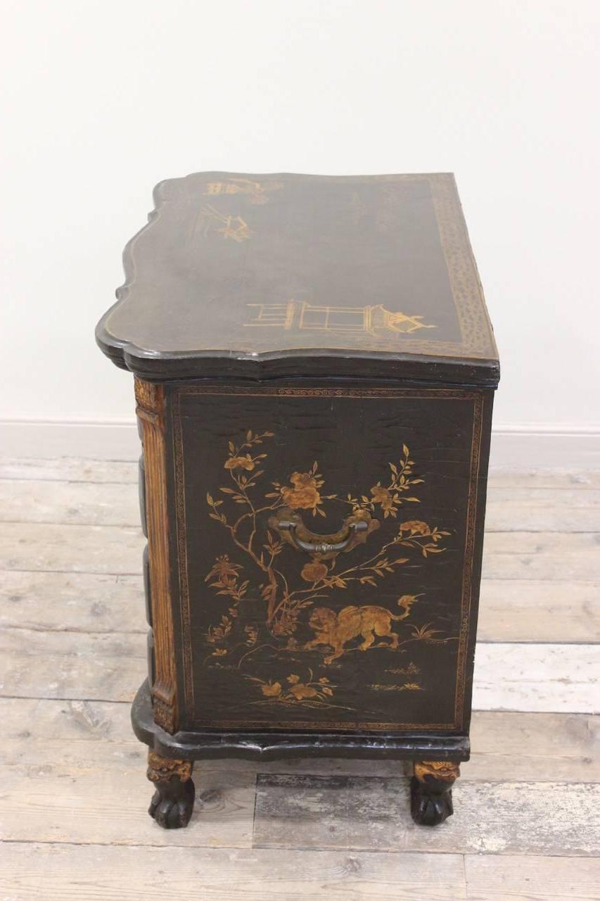 Rare Mid-18th Century Chinese-Export Serpentine Lacquer Commode 4