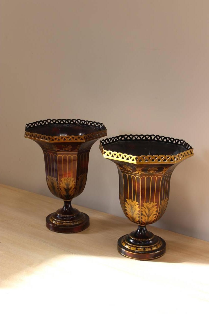 A decorative pair of mid-20th century red and gilt-japanned tole urns or planters of octagonal form with circular bases, Italian, circa 1960s.