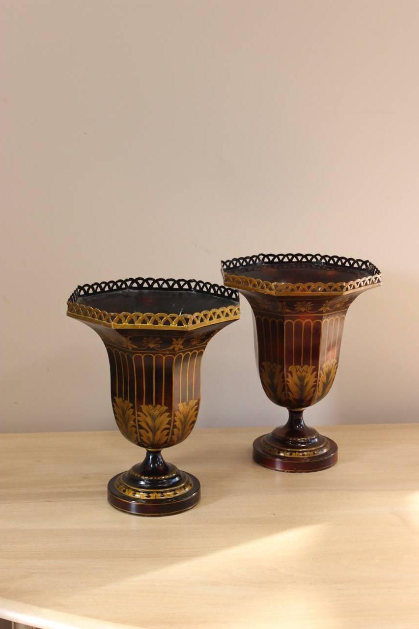 Tôle Pair of 1960s Italian Japanned Tole Urns