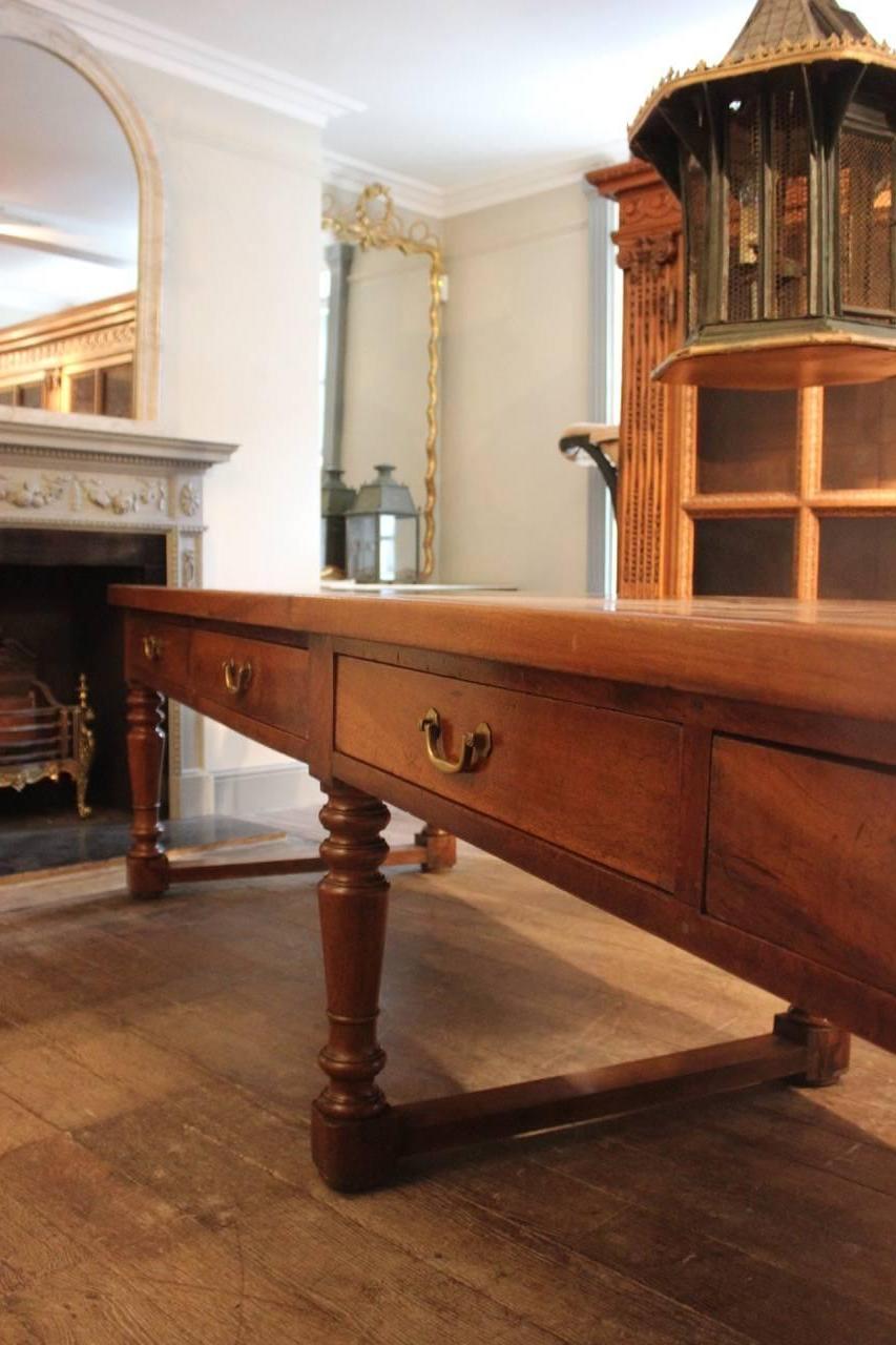 Large Lyonnaise Walnut Serving Table, circa 1830 In Excellent Condition In Gloucestershire, GB