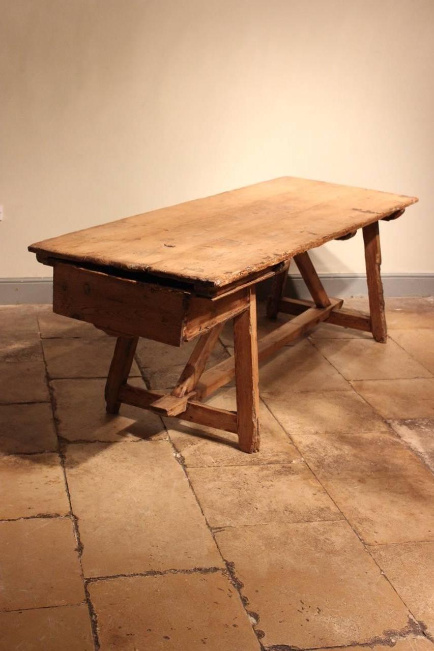 Untouched and Rare 18th Century Spanish Pine Table In Good Condition In Gloucestershire, GB
