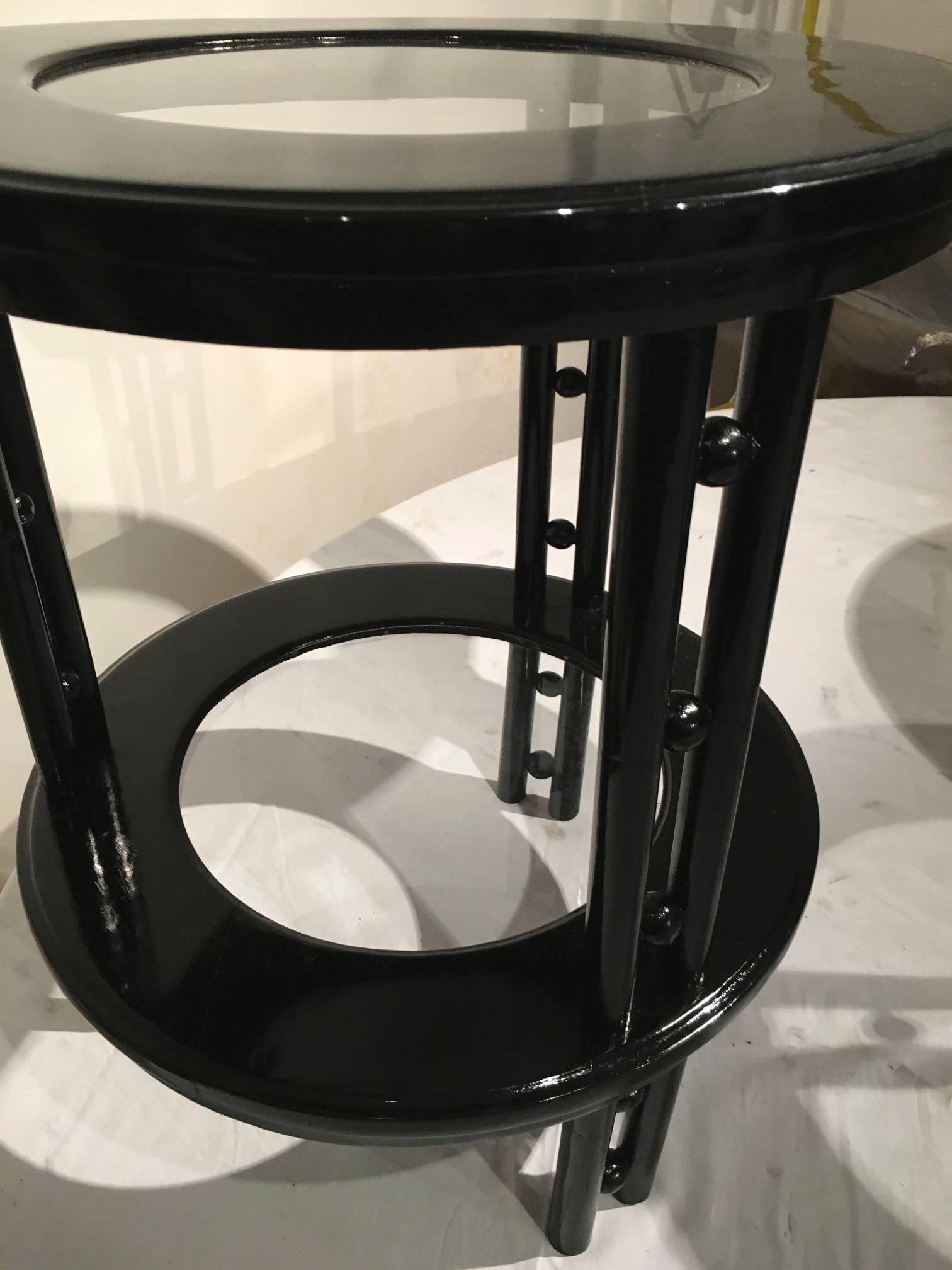 Josef Hoffmann Pair of Secession Two-Tier Side Tables in Black Lacquer In Excellent Condition For Sale In Paris, ile de france