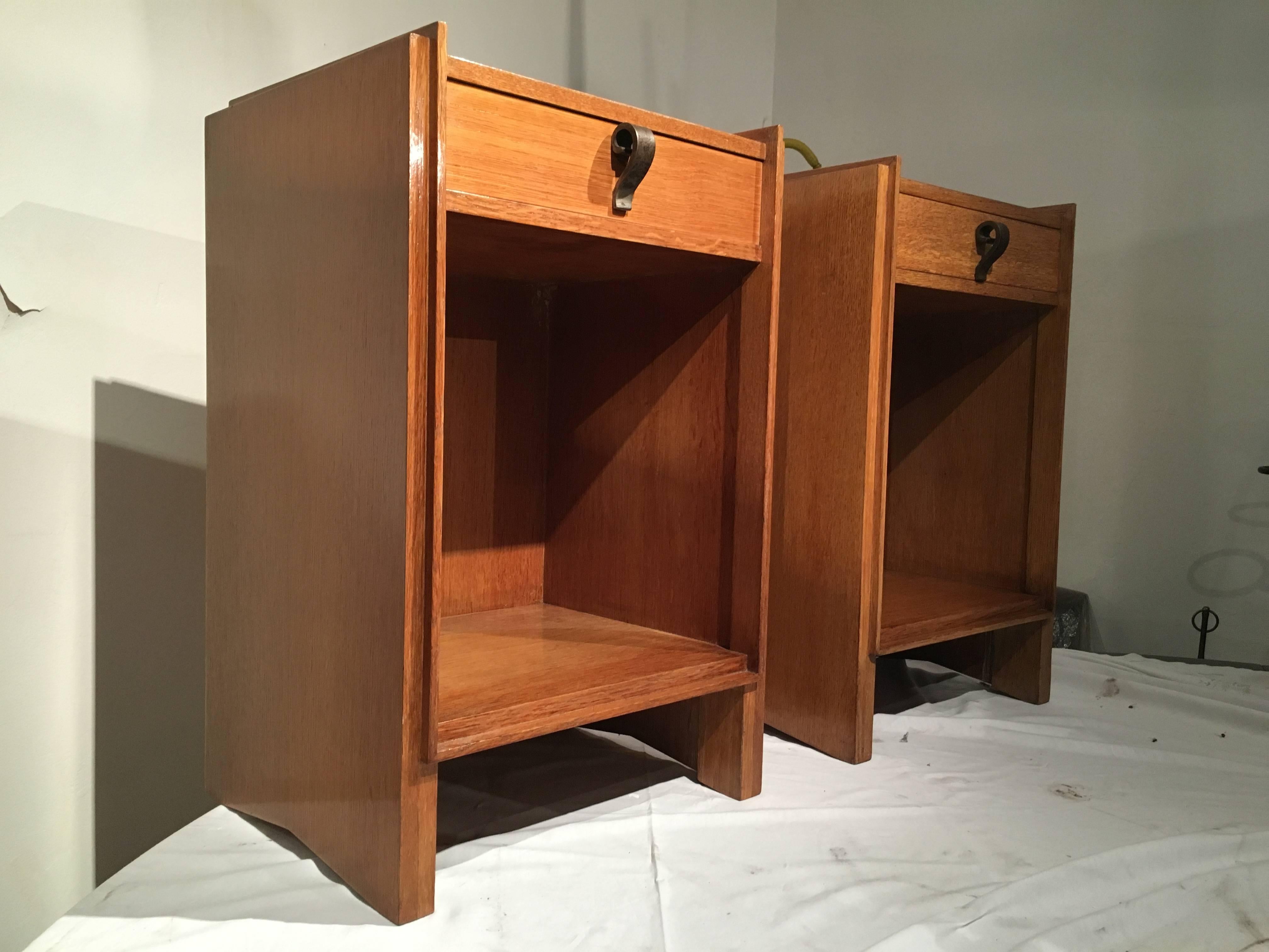 Mid-20th Century Maxime Old Pair of Oak Bedsides with Pure Design and Original Iron Handle For Sale