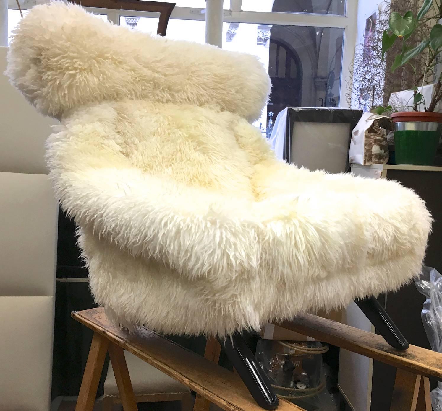 Mid-20th Century Illum Wikkelso Spectacular Hammer Lounge Chair Covered in Natural Sheepskin Fur For Sale