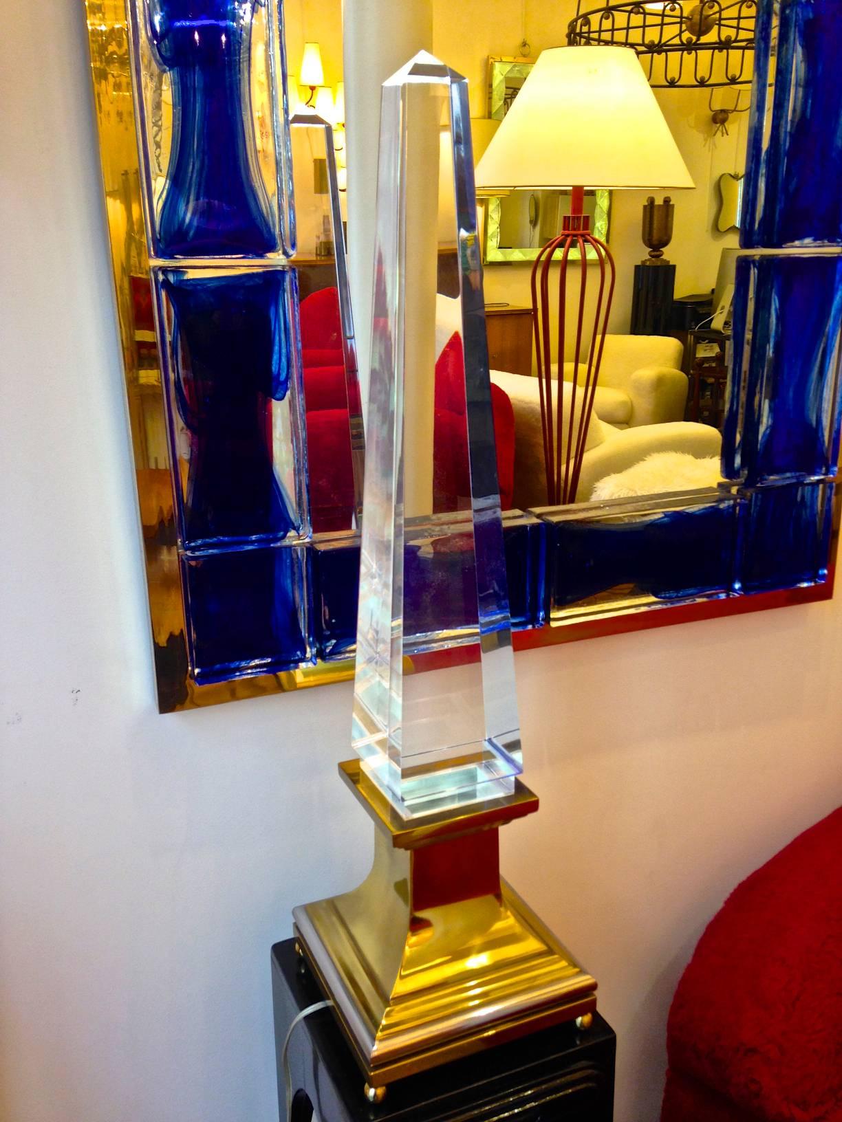 Spectacular Pair of Big Obelisk French Lucite Lighted Lamps on Gold Bronze Base In Excellent Condition For Sale In Paris, ile de france
