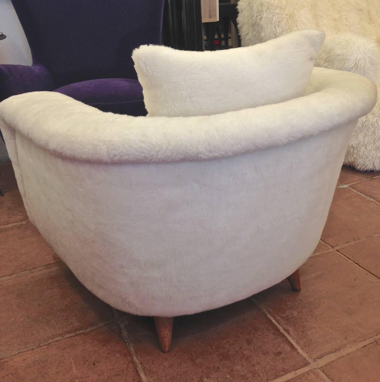 Jean Royère Pair of Armchairs with Tapered Metal Sabot Covered in Faux Fur In Excellent Condition For Sale In Paris, ile de france