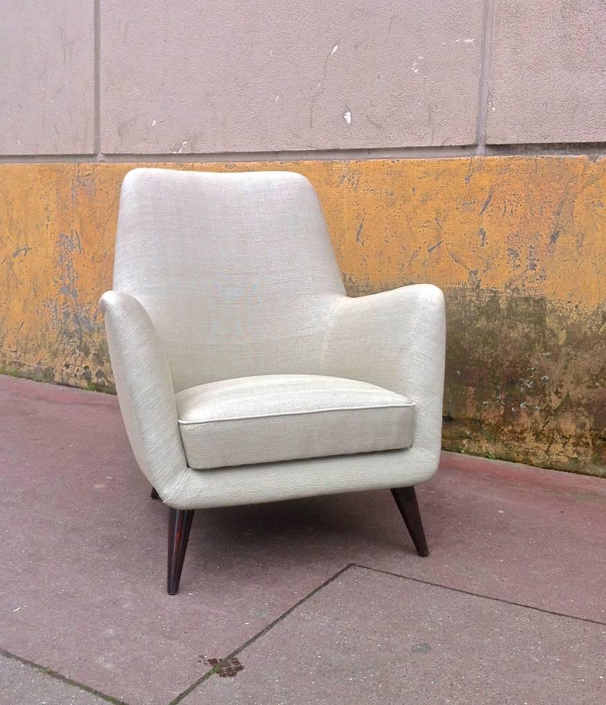 Style of Gio Ponti Pair of Extremely Refined Design Pair of Armchairs In Excellent Condition For Sale In Paris, ile de france