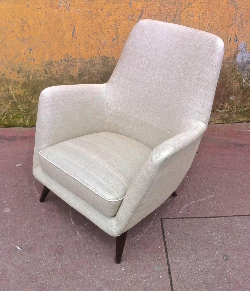 Style of Gio Ponti Pair of Extremely Refined Design Pair of Armchairs For Sale 2
