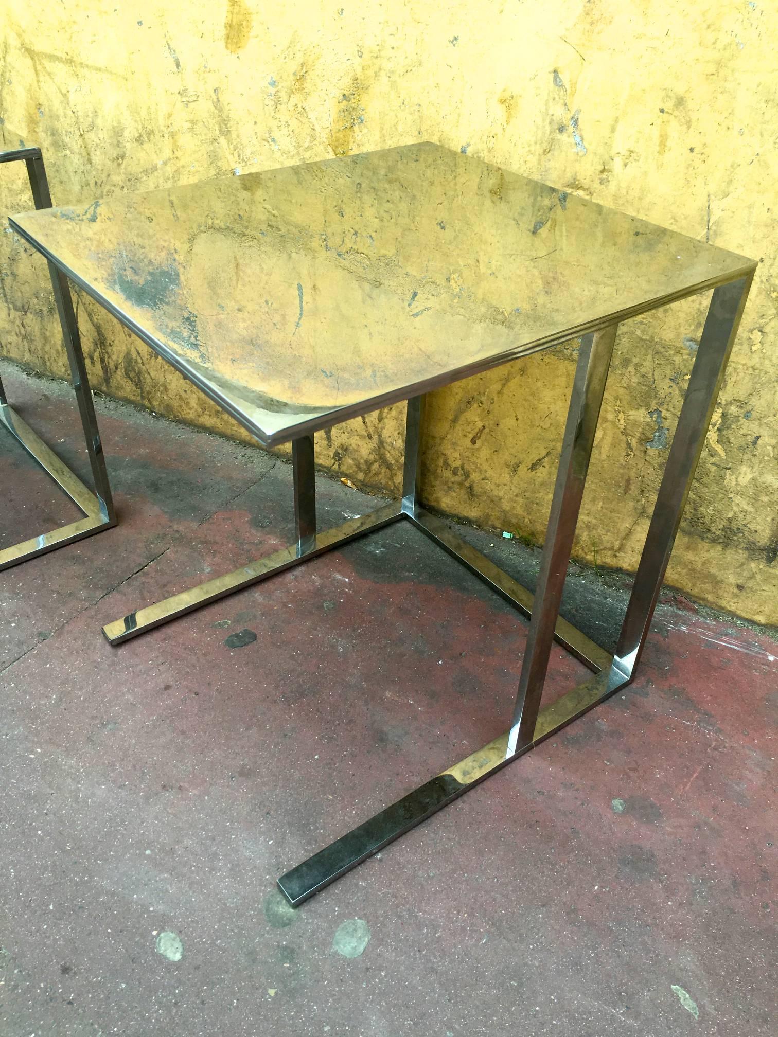 Late 20th Century Pair of Modern Polished Steel Side Tables with Pure Design For Sale