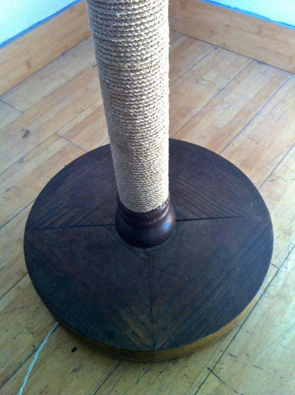 French Riviera Rare Modernist Brown Cerused Oak Rope Floor Lamp from the 1950s In Good Condition For Sale In Paris, ile de france