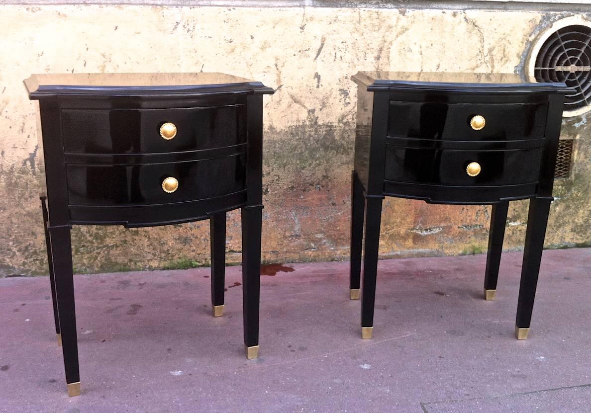 Mid-Century Modern Maison Jansen Refined Pair of Black Lacquered Bedsides or Side Tables For Sale