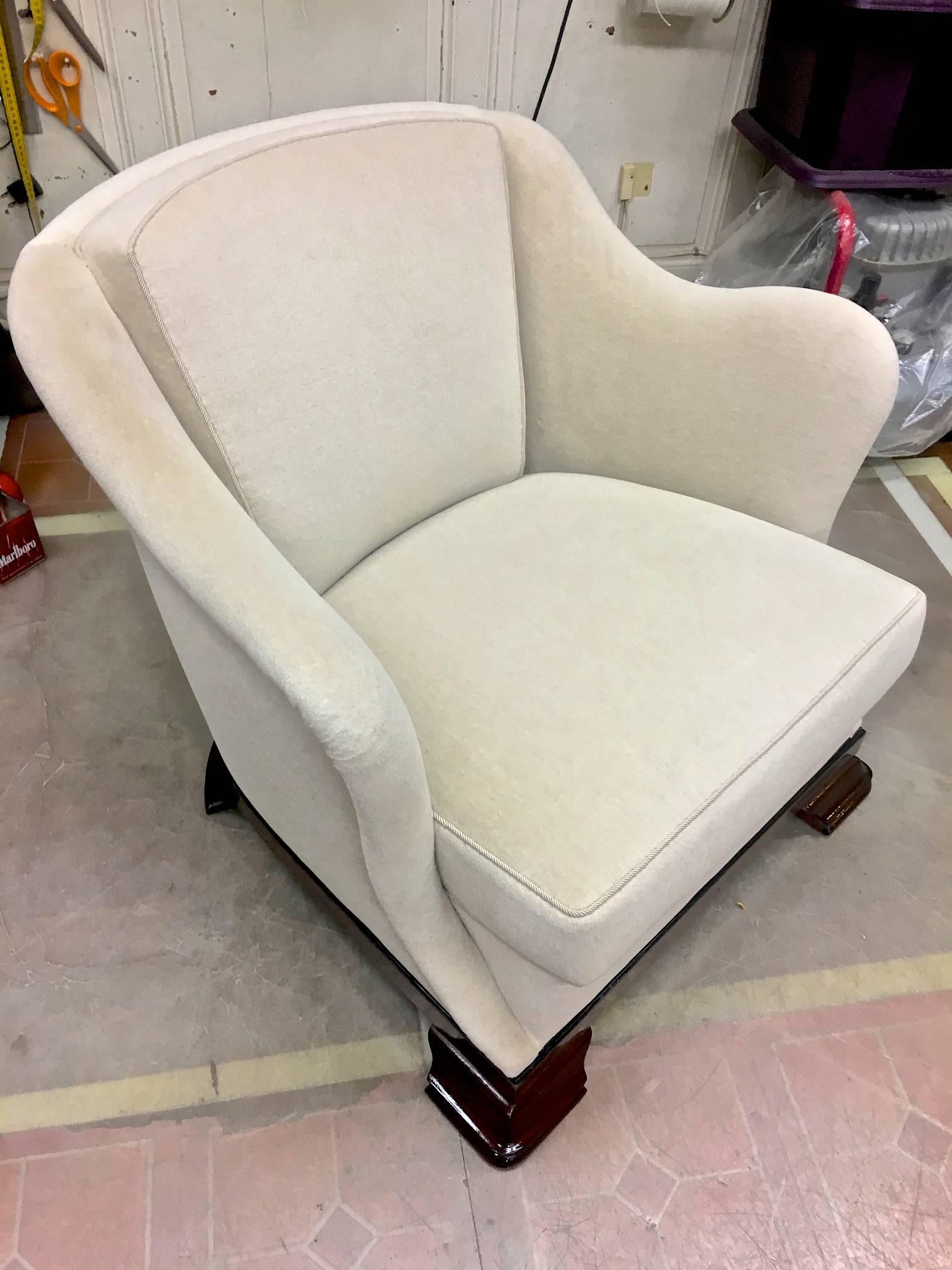 Awesome Confortable Pair of Art Deco Armchair Newly Covered in Mohair Velvet For Sale 1