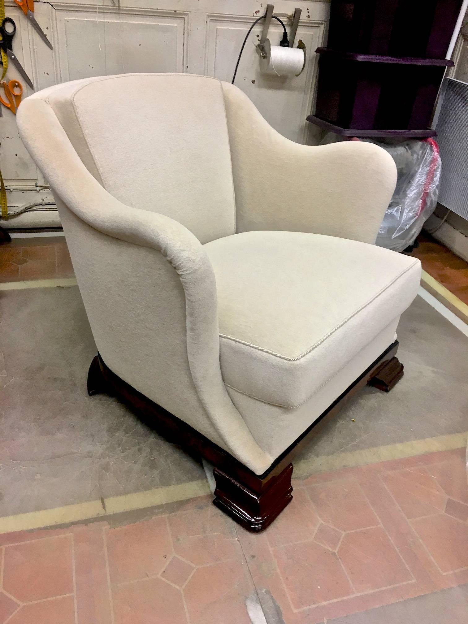 Awesome Confortable Pair of Art Deco Armchair Newly Covered in Mohair Velvet For Sale 4