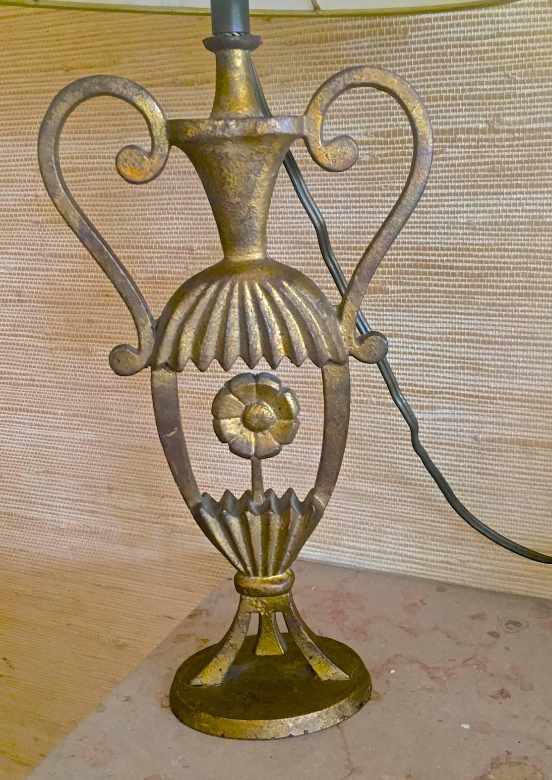 Maison Bagues Rare Air of Gold Leaf Cast Iron Charming Little Pair of Lamp In Excellent Condition For Sale In Paris, ile de france
