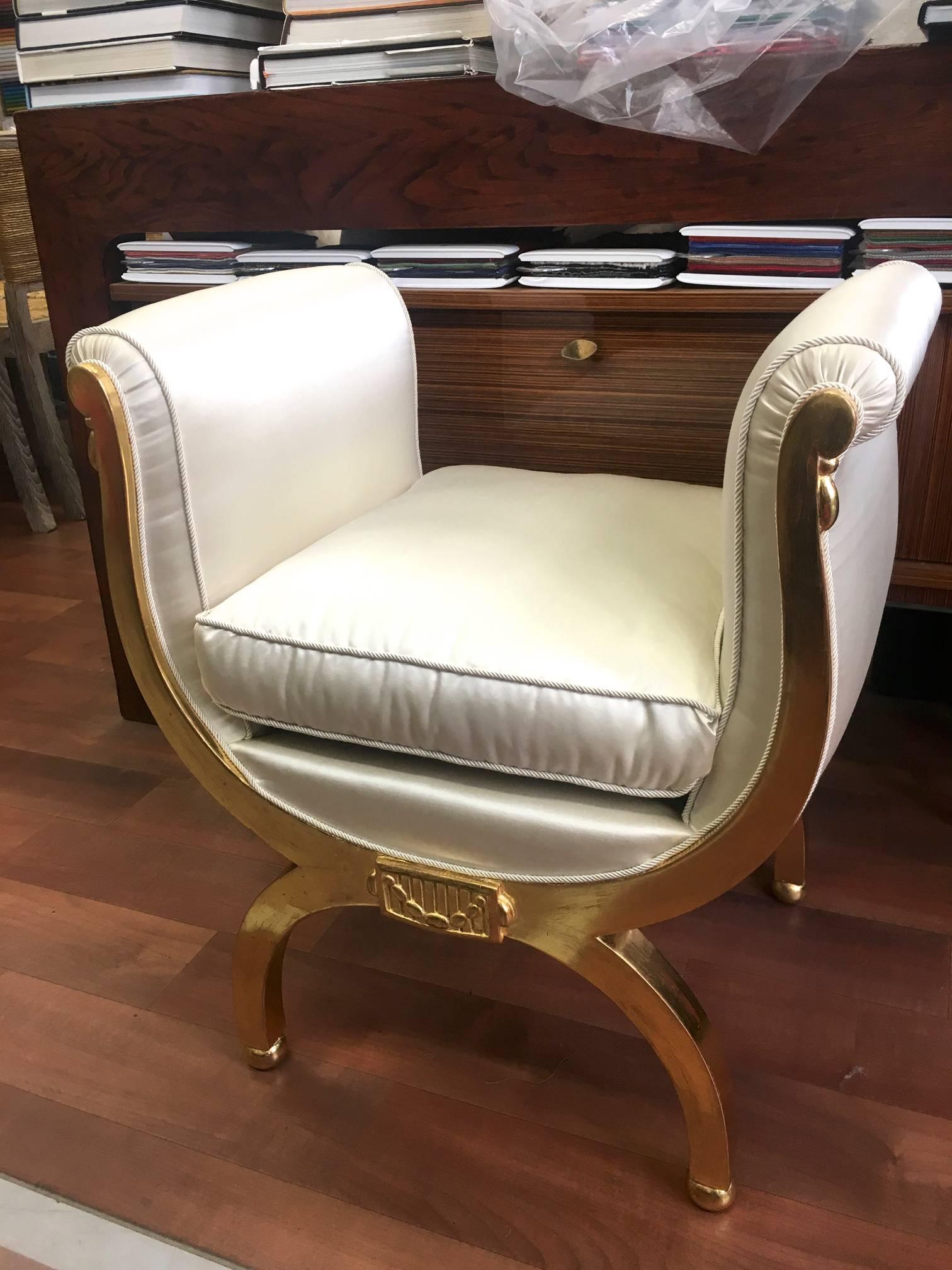 Maurice Dufrene Refined Gold Leaf Curdle Stool Restored in Satin Silk In Excellent Condition For Sale In Paris, ile de france
